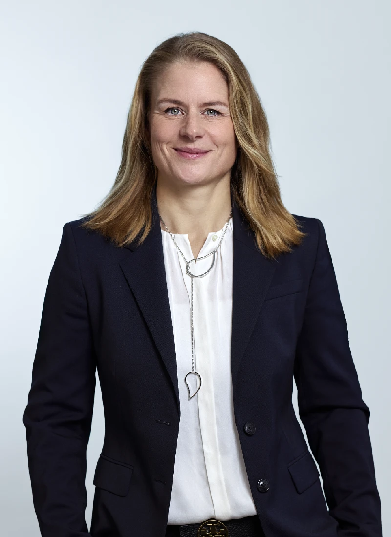 Porträt einer Mitarbeiterin der INTREAL Fondsdienstleistungen, Sina Stegmann